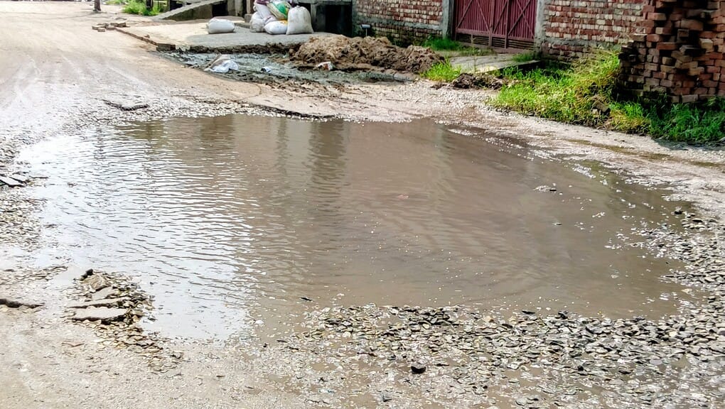 Residents of Mohalla Munnalal (Ward 22) forced to live a hellish life.