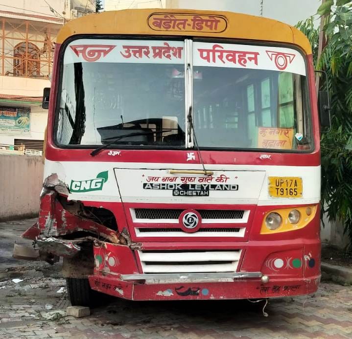 बुढ़ाना कोतवाली में खड़ी बड़ौत डिपो की रोडवेज : संवाद