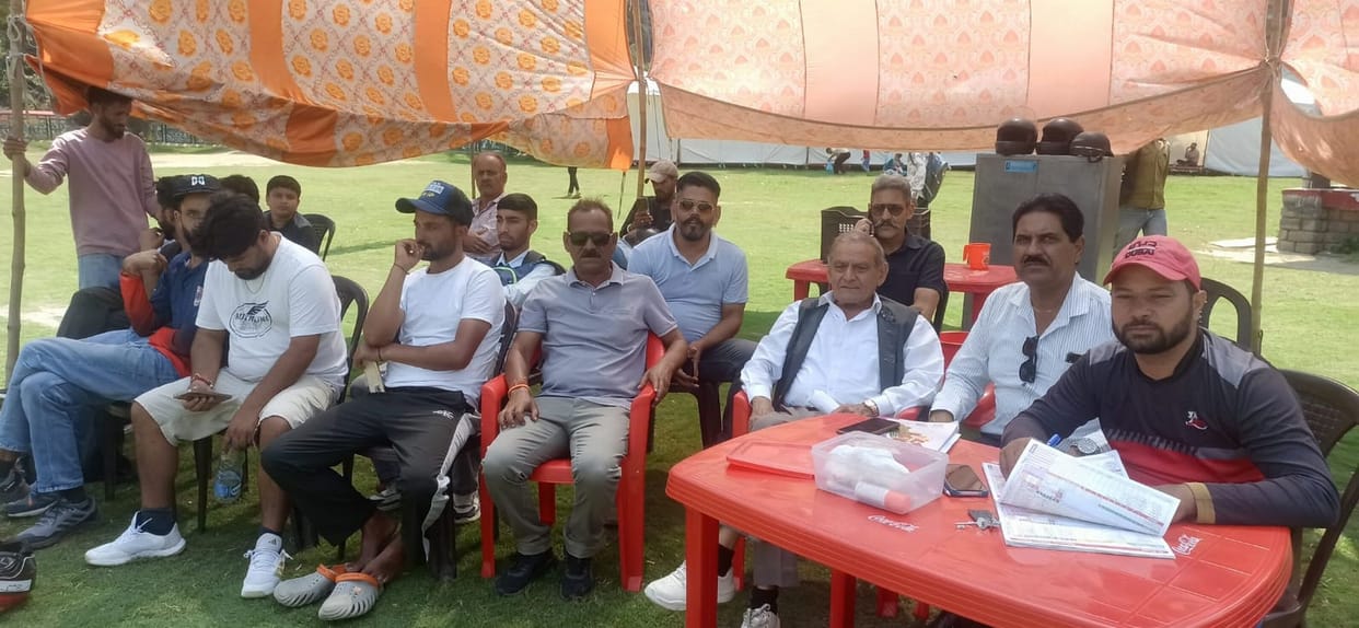Mix Eleven and Saloh teams won their matches.