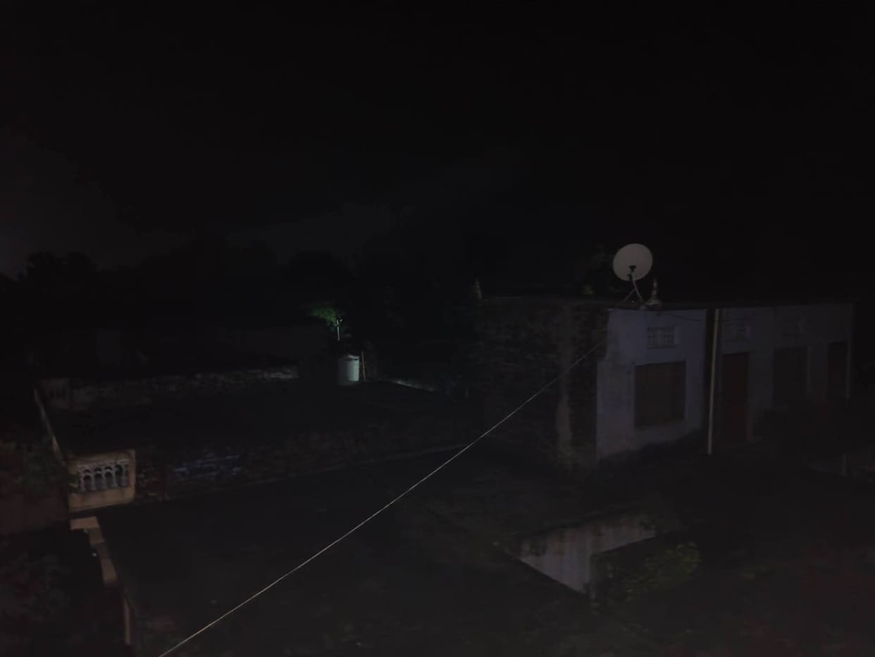 Power supply cut off to 75 villages in flood-affected areas for 11 days; a population of 63,000 left in the dark amidst the waters.