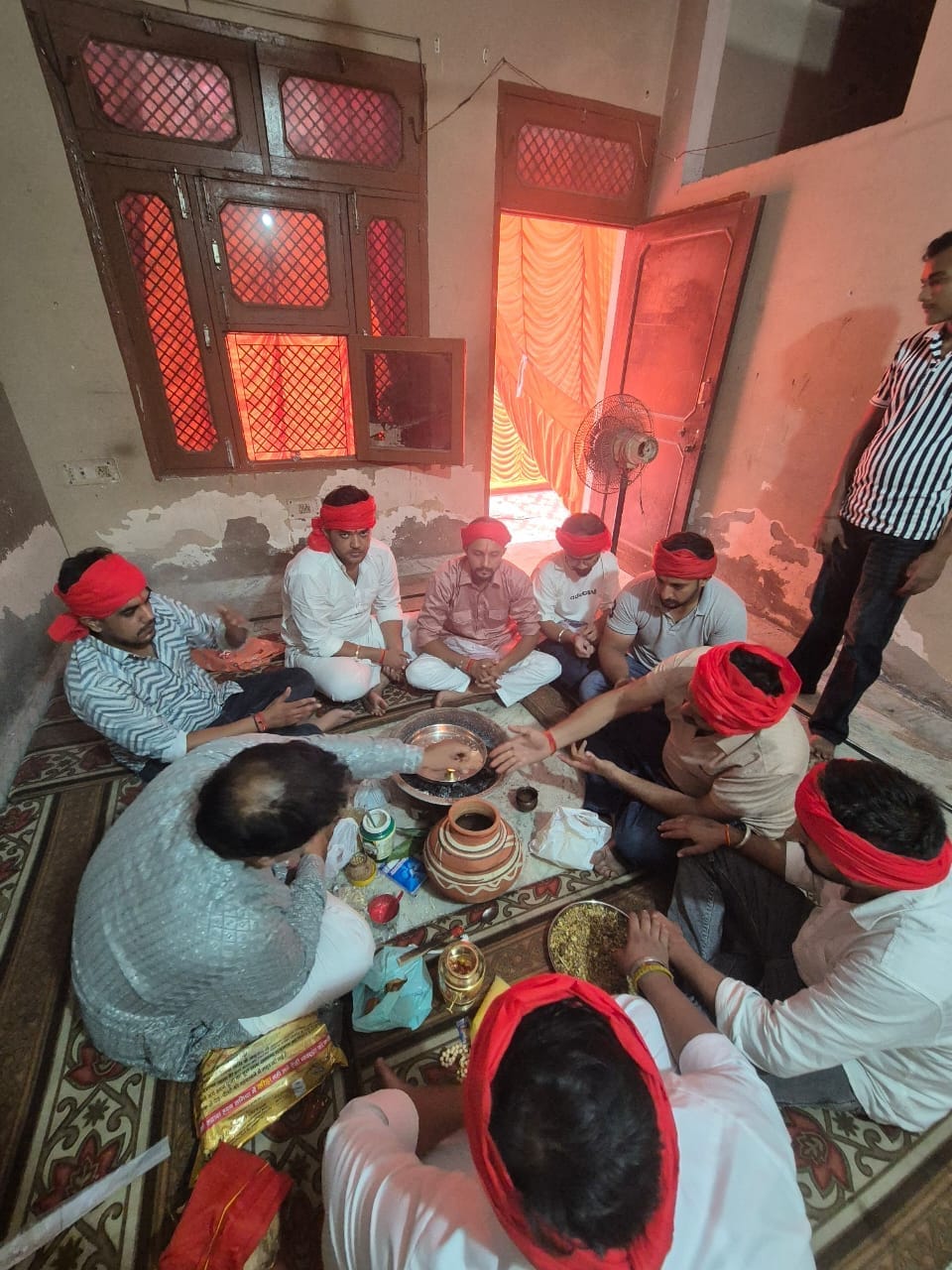 चलिया व्रत पर बैठते श्री बाबा बालक नाथ महावीर दल के सदस्य। संवाद
