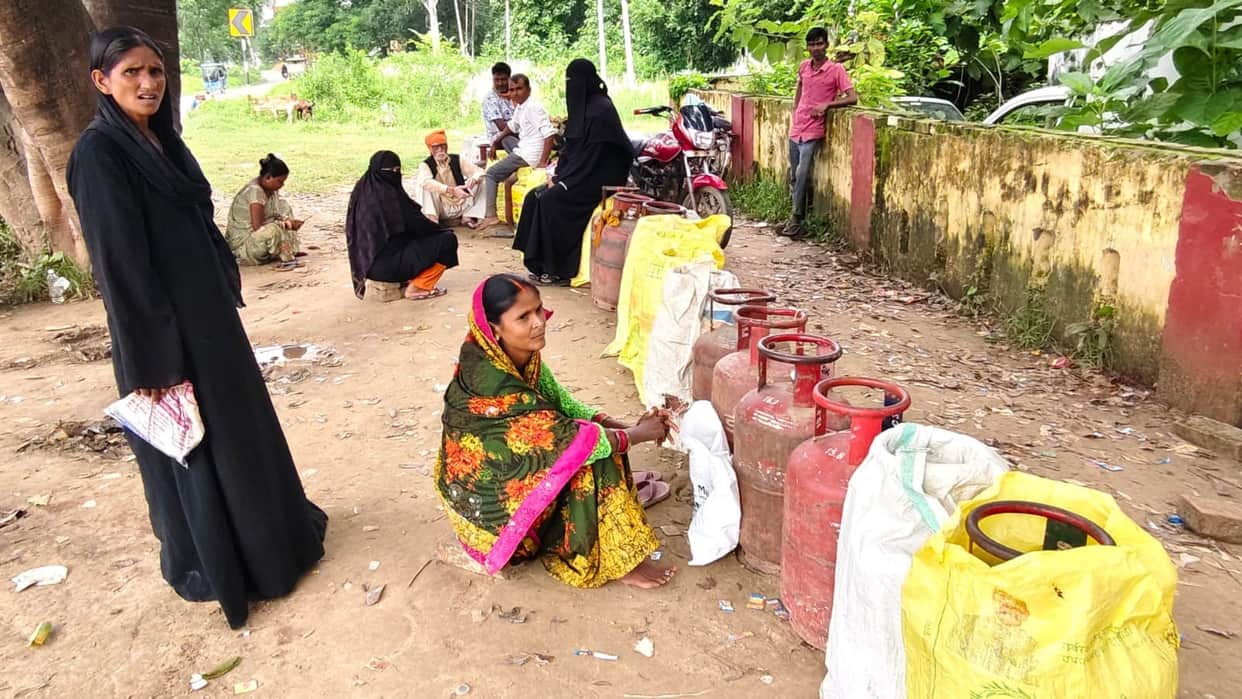 Consumers scrambling for LPG; outrage over suspension of home delivery