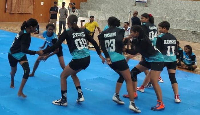 फोटो 10 एमएएचपी 11 परिचय-चित्रकूट में आयोजित मंडलीय ट्रायल में दमखम दिखातीं महोबा की बालिकाएं। 
