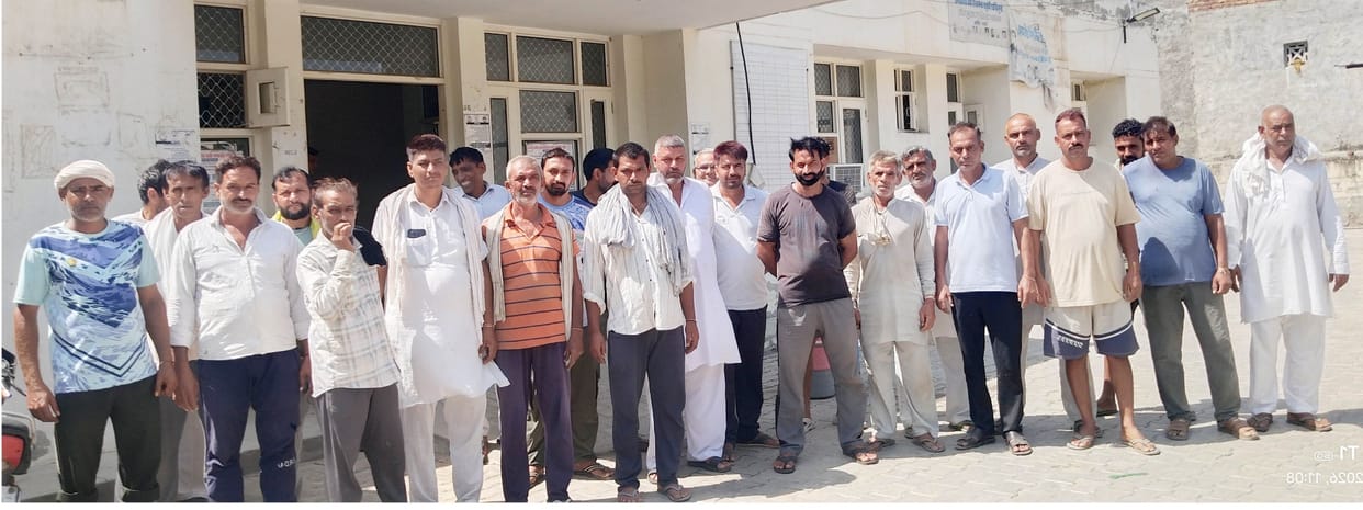 Farmers expressed resentment over power outages in the fields