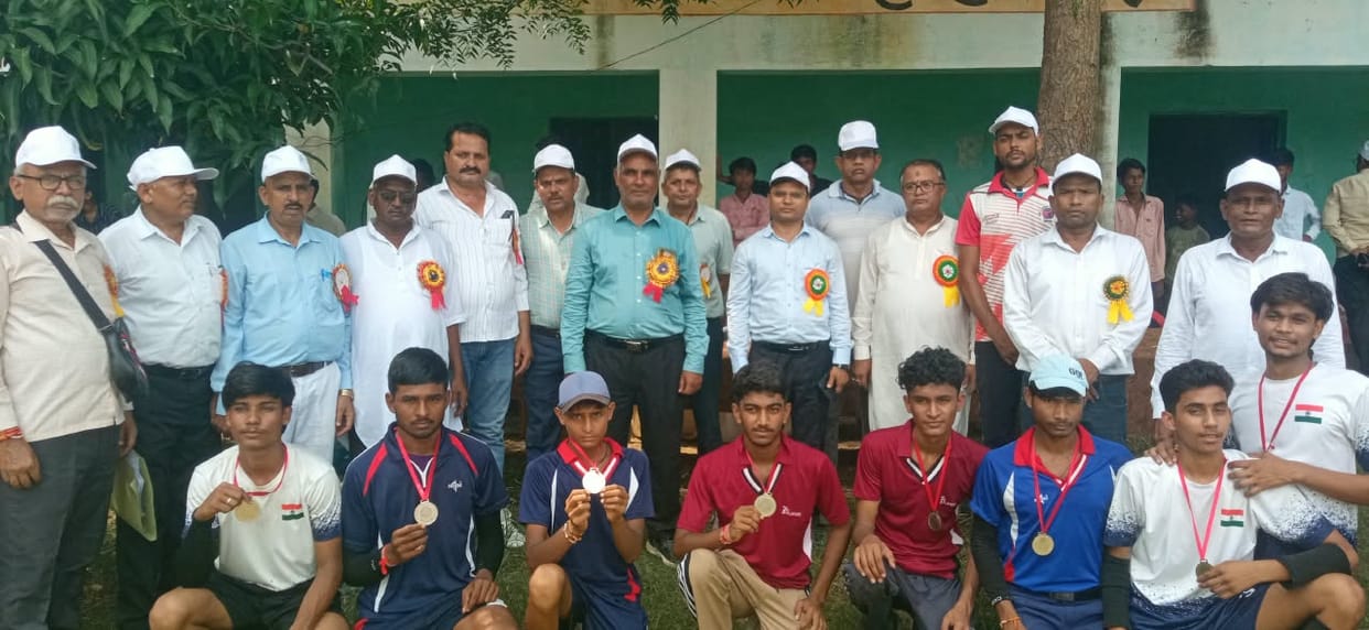 Banda Senior team wins volleyball competition; Atarra finishes as runner-up