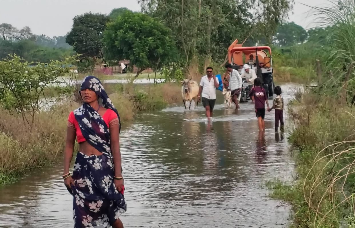 Rivers surged, low-lying lands were submerged... life came to a standstill on boats.