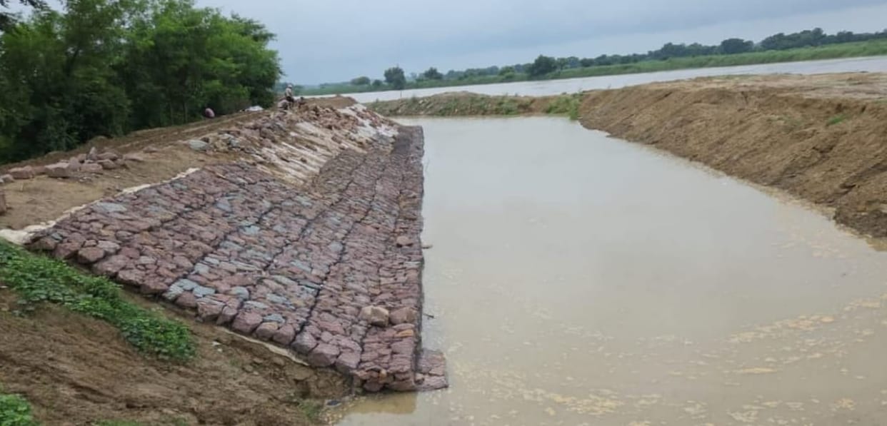 Rapti embankments strengthened; irrigation water reaches the fields