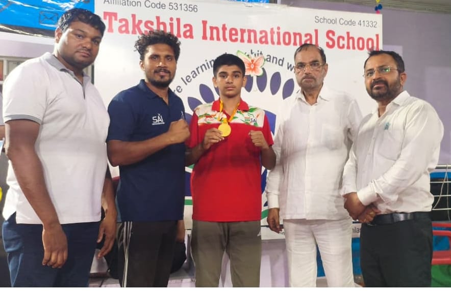 Boxer Yash from Bahadurgarh won the gold medal, and Vihan won the silver medal.