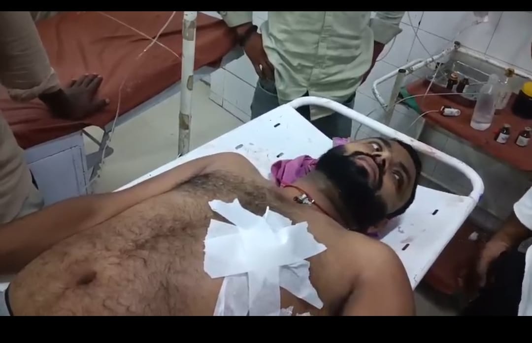 गोली लगने से घायल विपिन यादव ।संवाद