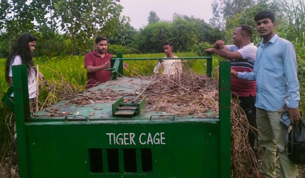 ग्राम बहादुरगंज में  डब्ल्यूटीआई के फील्ड अधिकारी अरुण कुमार और असिस्टेंट रुस्तम राणा के द्वारा