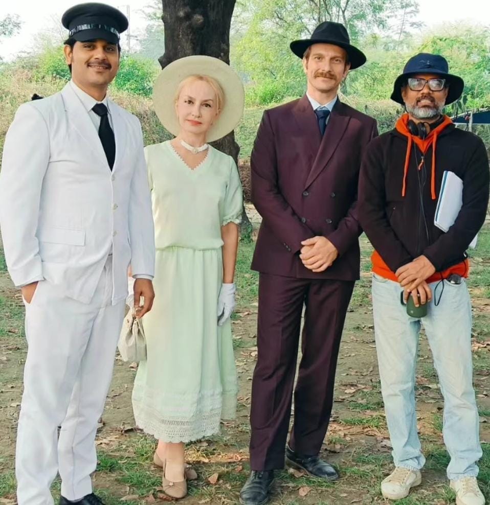 Amit Dubey from Belwai played the role of a TTE in the Hanuman act.