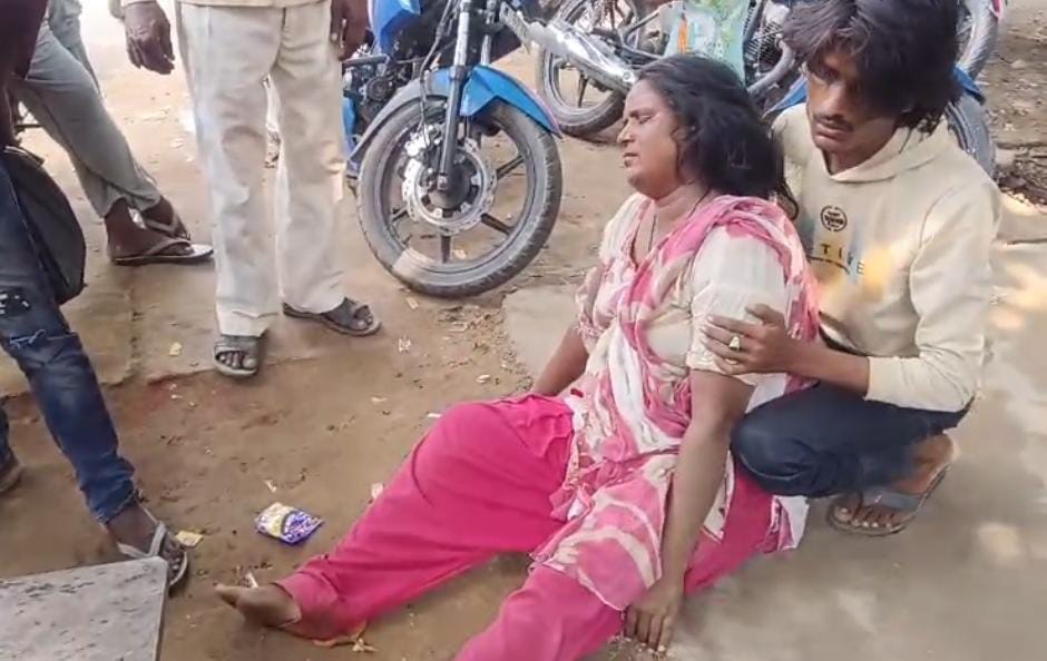 Police accused of forcing a compromise and beating up the opposing party.