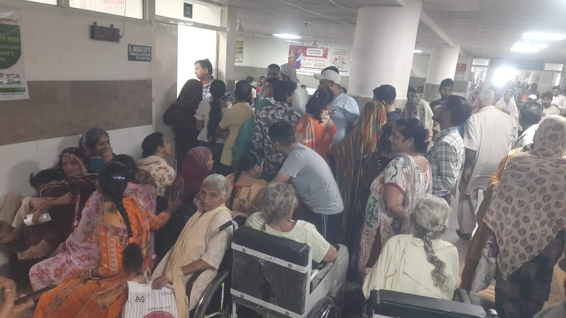 Rise in patients with viral fever and cough at the Civil Hospital.