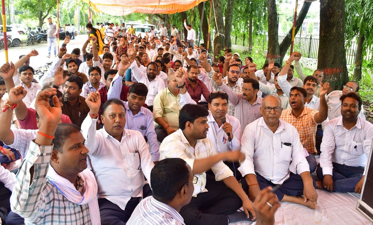 Siddharthnagar News: Work stalled due to Lekhpal strike; people in need facing difficulties at tehsils
