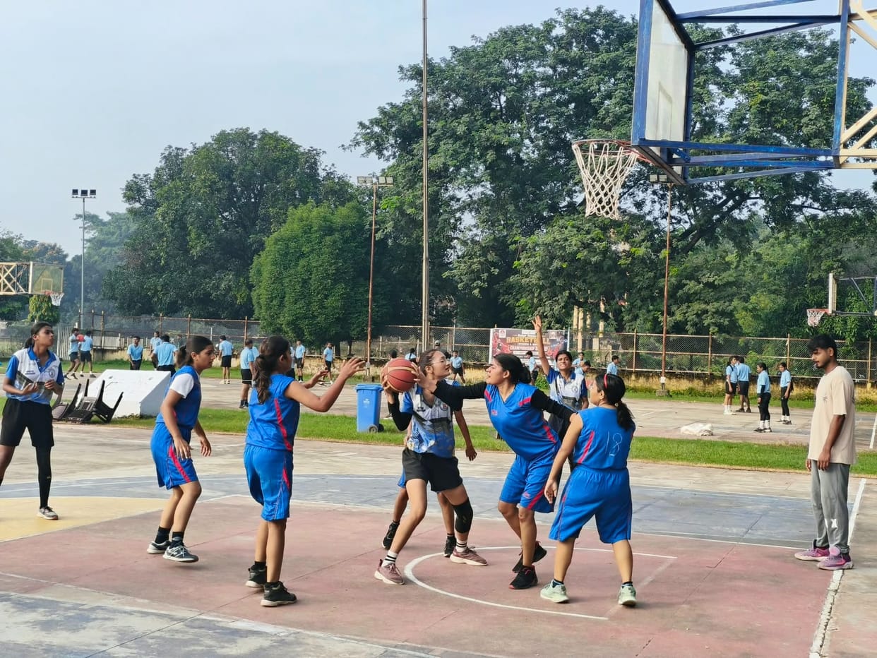The Faculty of Social Sciences could not score a single goal against the Faculty of Arts' 21-basket team.