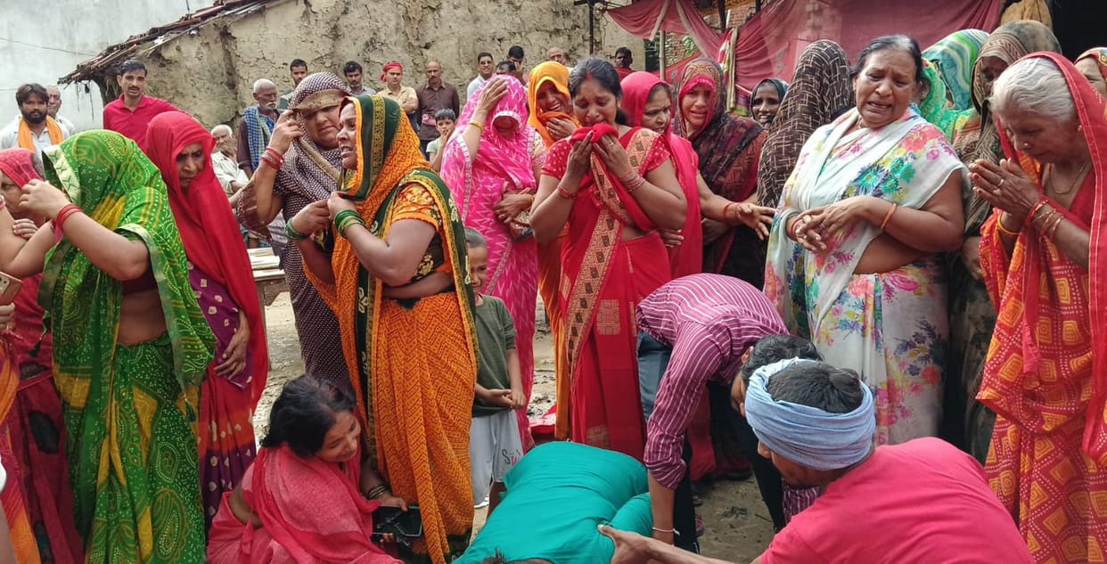 Taunts consumed their lives... couple bid farewell on a single funeral pyre.