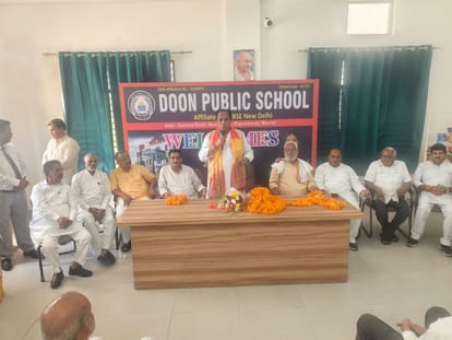 खरखौदा क्षेत्र में दून पब्लिक स्कूल में भाजपा क्षेत्रीय महामंत्री का स्वागत करते भाजपाई(भाजपा क