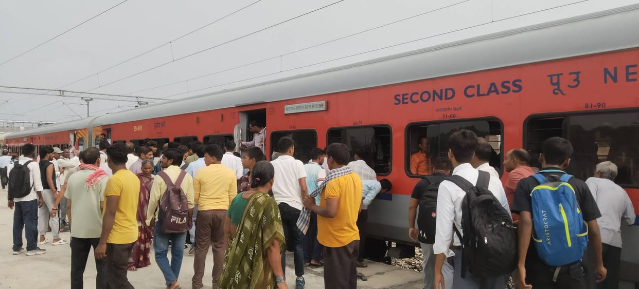 Woman falls from Intercity train, dies during treatment; train halted for 10 minutes.