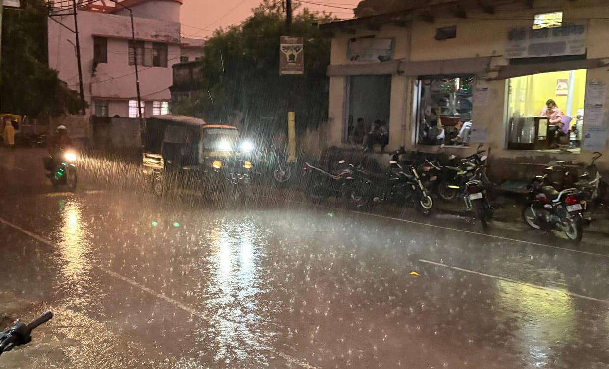 It rained for 45 minutes due to change in wind direction