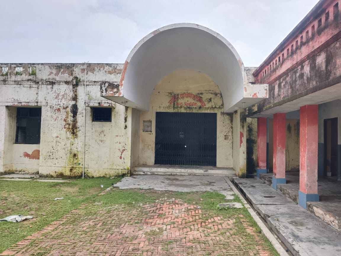 Patients in queue, new PHC under lock and key