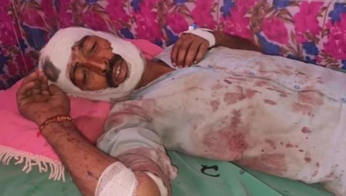 Vegetable vendor stopped and beaten up on the way.