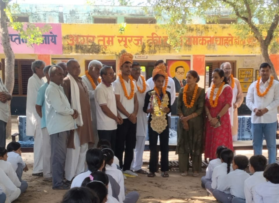 Sonia, who secured second place in the marathon, honored.