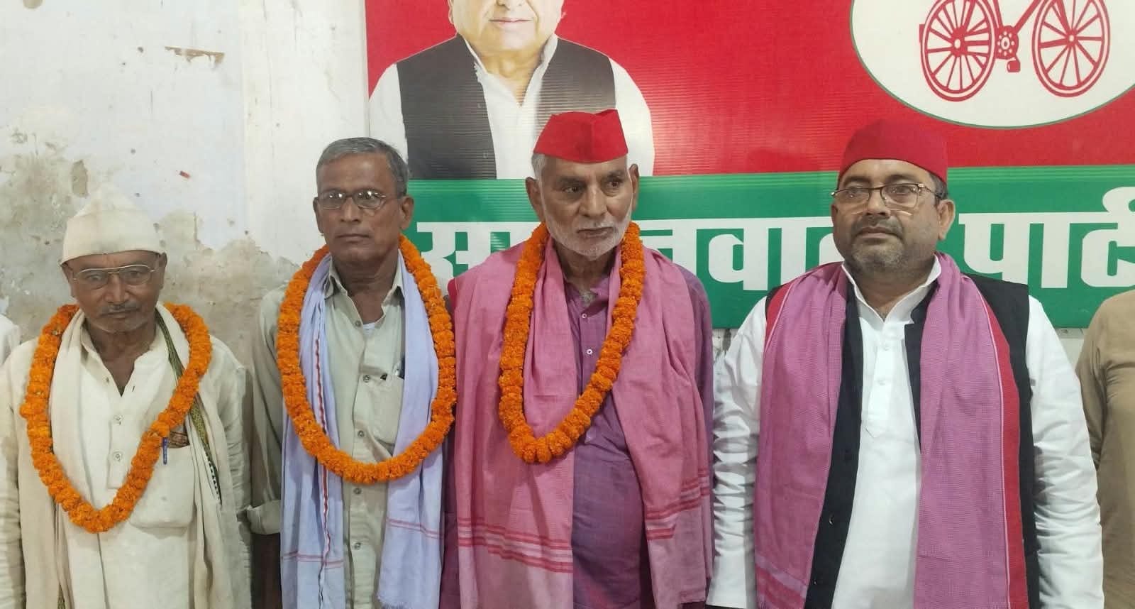 सपा के जिला कार्यालय पर किया गया लोकतंत्र सेनानी चन्द्रशेखर सिंह का स्वागत। सपा