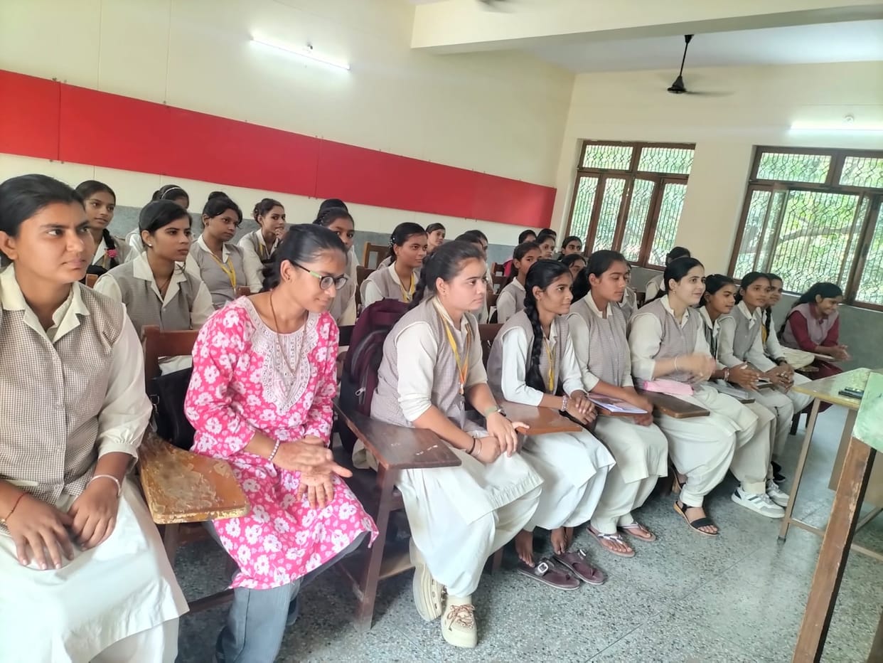 Female students presented poems during Hindi Week.