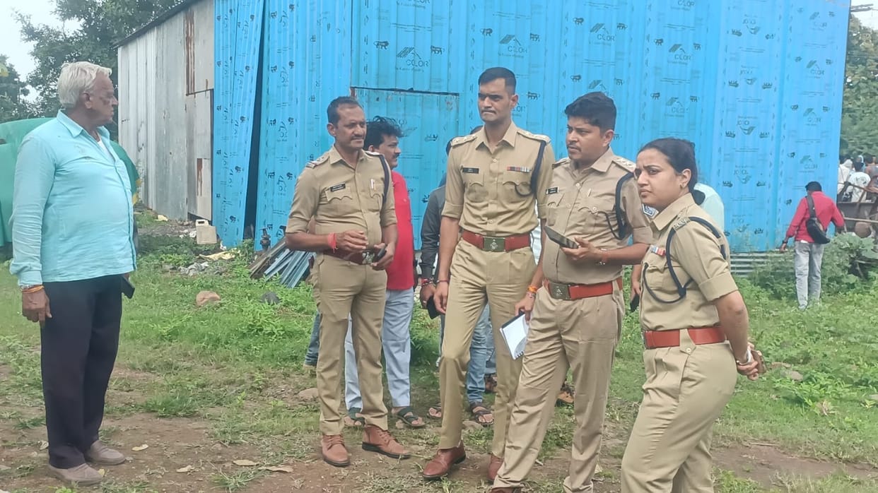 Sensation in Satwas rehabilitation area following woman's murder; daughter injured.