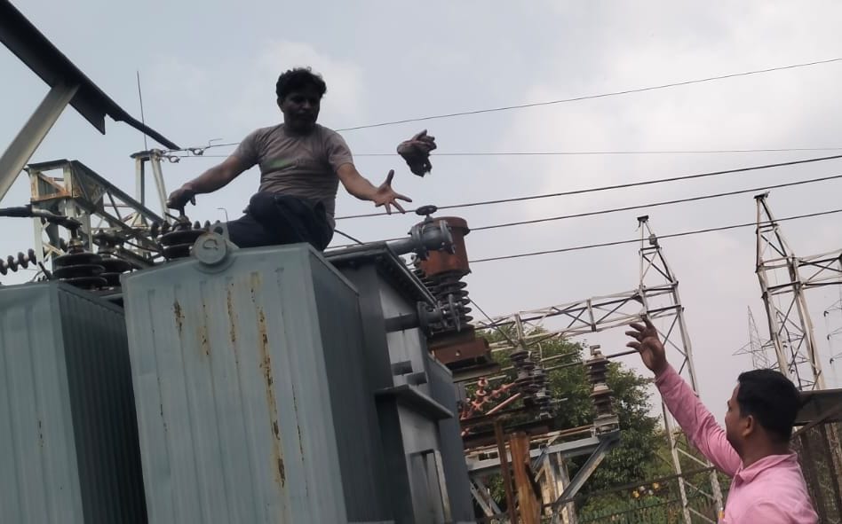 Power supply disrupted for three hours due to an explosion at the electrical substation.