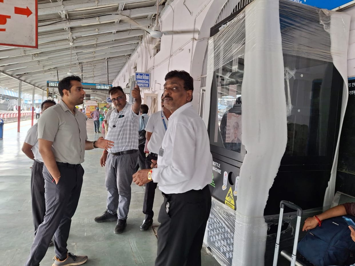 Irregularities found in the side pantry of the Rajya Rani Express; food items seized.