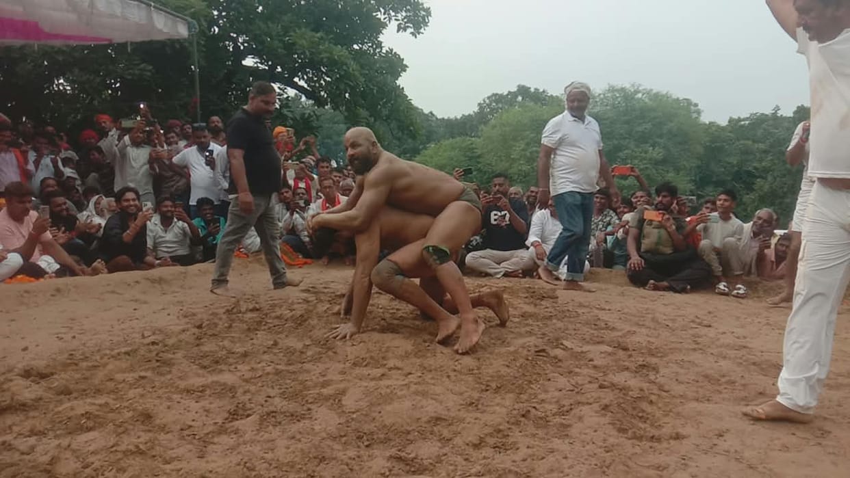 Somveer pinned by Lathidas's move
