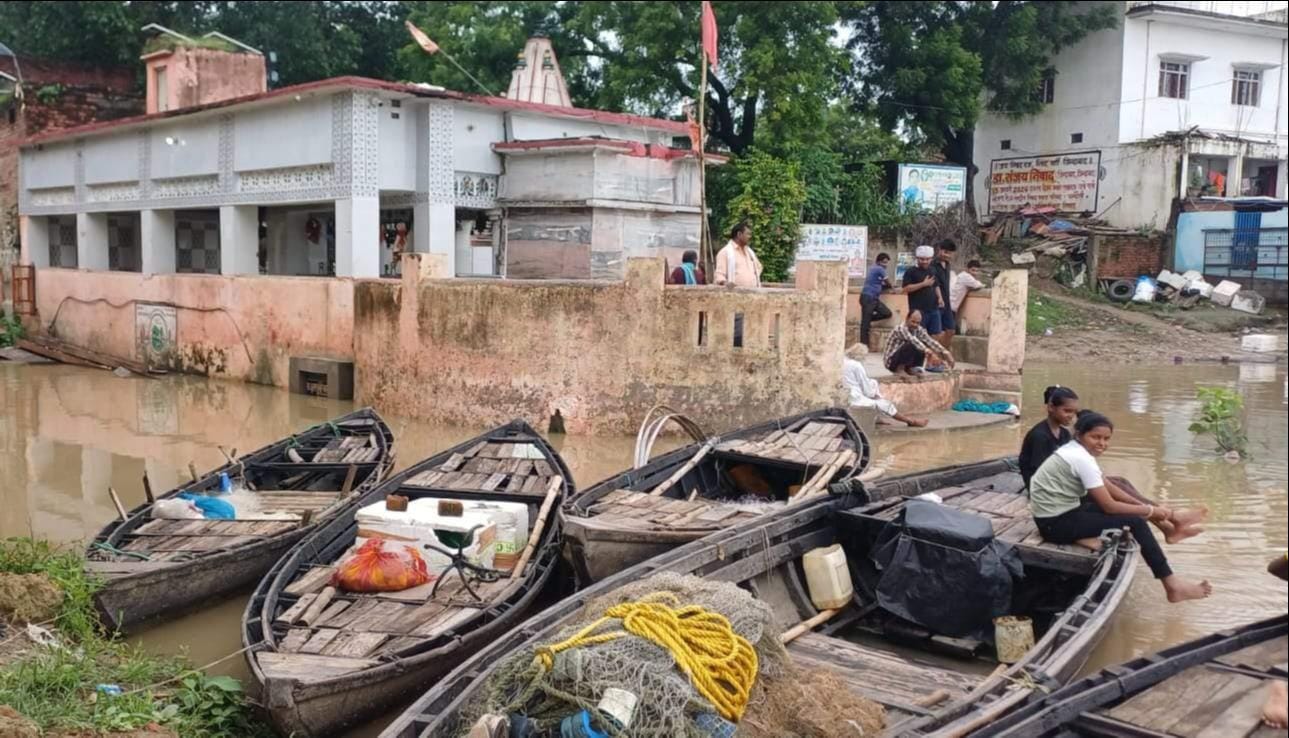 टांडाकला में घटता गंगा का जलस्तर। संवाद