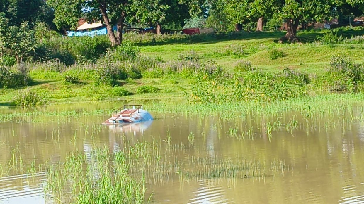 Shahdol: Tanker Lies Submerged in Pond for Three Months, Panchayat Unaware; Contractor Faces Questions