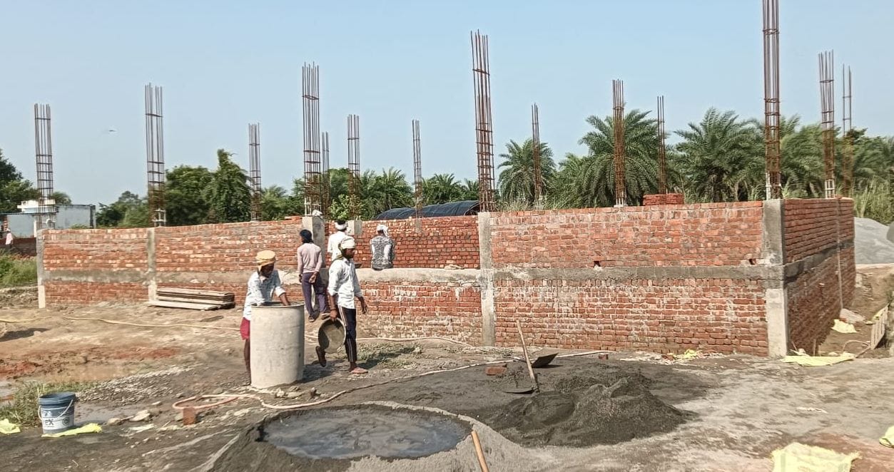 दहेमू के जगंल में तेजी हो रहा विद्युत उपकेंद्र का निर्माण। संवाद