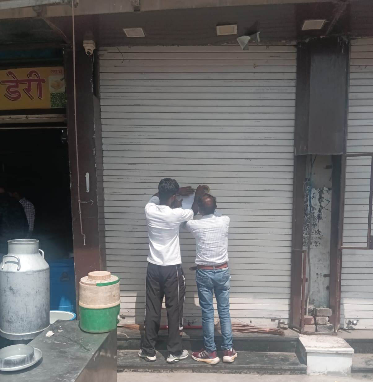 Corporation issues final notice to defaulters; shops may be sealed.