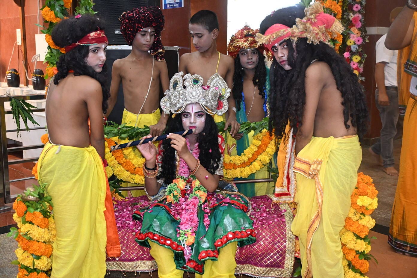 दुर्गाकुंड स्थित धर्म संघ में आयोजित छठी महोत्सव। अमर उजाला