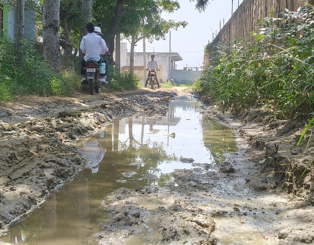 Street in Myana turns into a quagmire; villagers forced to wade through mud.