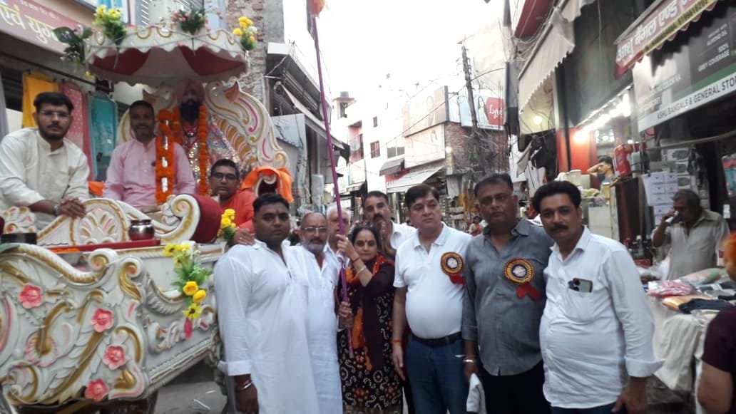 Procession taken out on the occasion of Baba Kanshigiri Maharaj's annual festival.