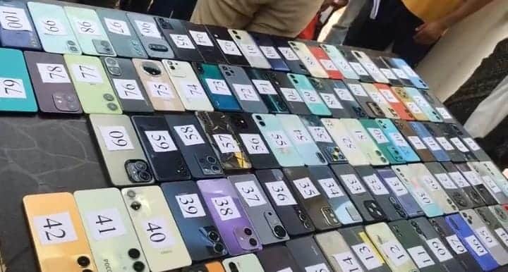 110 गुम मोबाइल बरामद,20 लाख के फोन लौटे,चेहरे पर लौटी मुस्कान