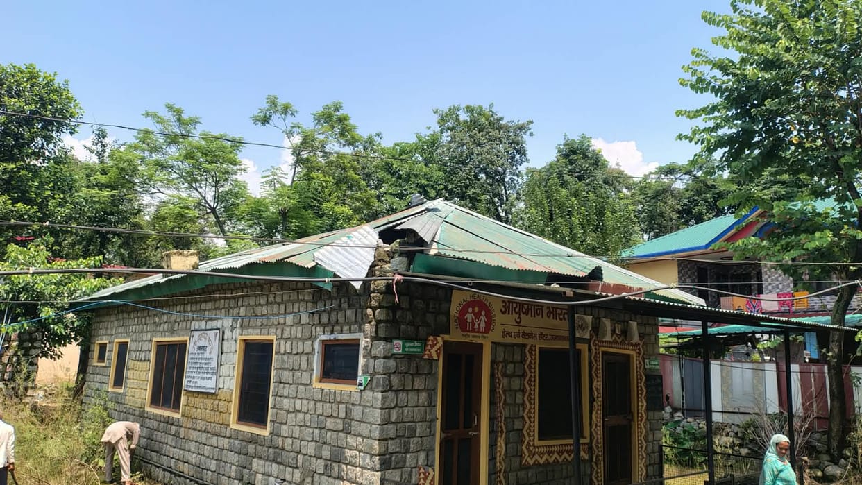 Sub-centre roof collapsed; treatment being provided in a *sarai* (inn); rats gnawing at records.