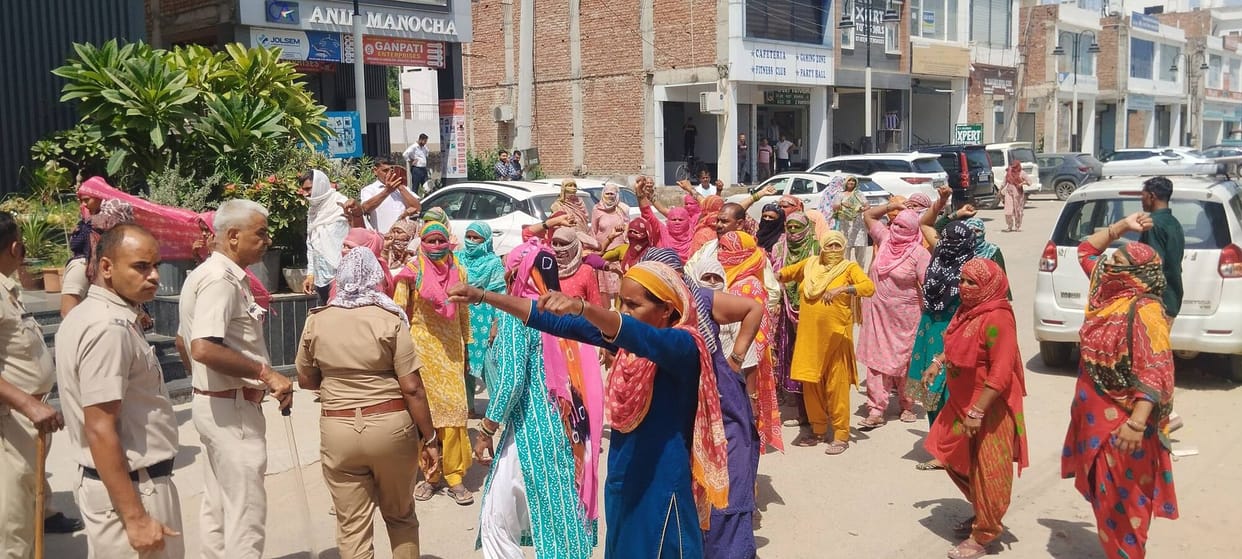 Chaos ensued for 35 minutes as female sanitation workers clashed in the presence of the police; a dupatta was snatched, and 13 individuals were taken into custody.