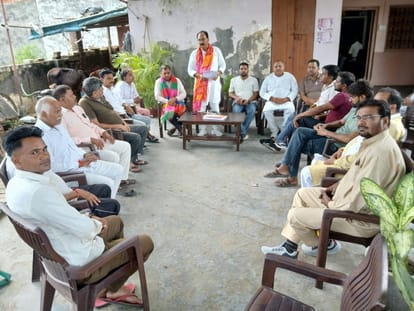 भाजपा की बैठा के में उपस्थित कार्यकर्ता । (स्रोत कार्यकर्ता) फलावदा