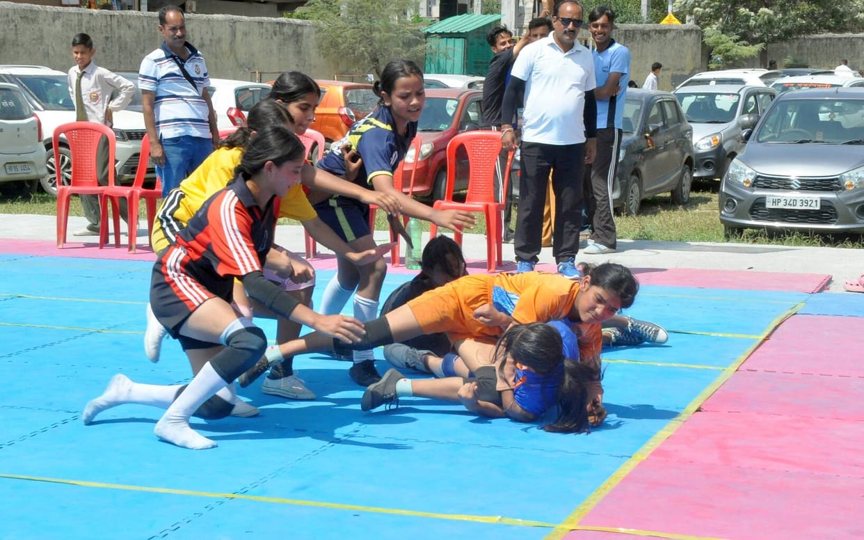 Title clash in volleyball between Sainj and Kullu-II.
