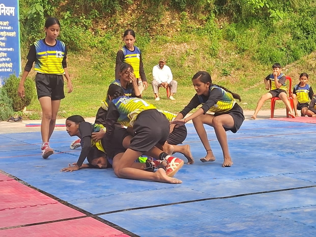 184 female students showcased their mettle at Barota School; Kutheda emerged victorious in kabaddi.