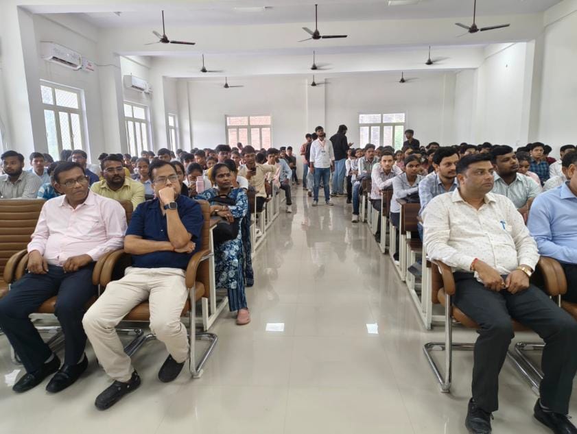 Encouraging students to work in teams and be entrepreneurial.
