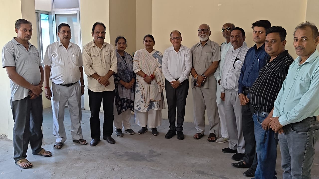 बैठक के बाद जानकारी देते राष्ट्रीय परशुराम सेना ब्रह्मवाहिनी के पदाधिकारी। प्रवक्ता