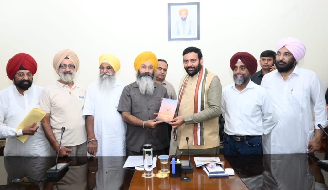 A delegation of the Saini community met the Chief Minister, requested recruitment in the Sikh Regiment, and inclusion of martyrs' names in the museum