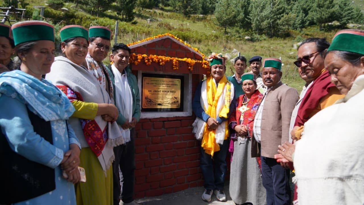 छितकुल में विकास कार्याें का शिलान्यास करते मंत्री जगत सिंह नेगी। डीपीआरओ