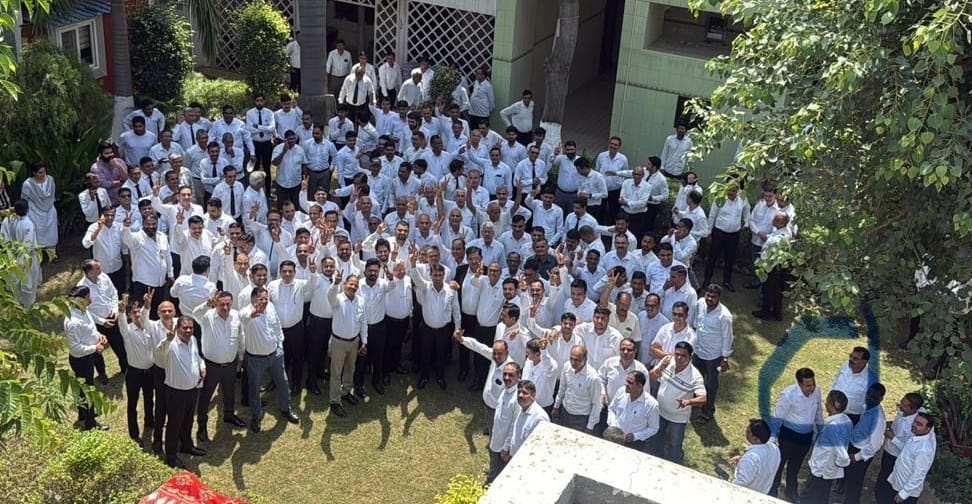 Close contest for the post of Bar Association President; voting to take place today.